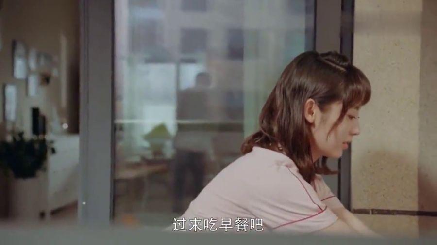 寒夜网布卷入车轮被困梁子湖交警暖心救助